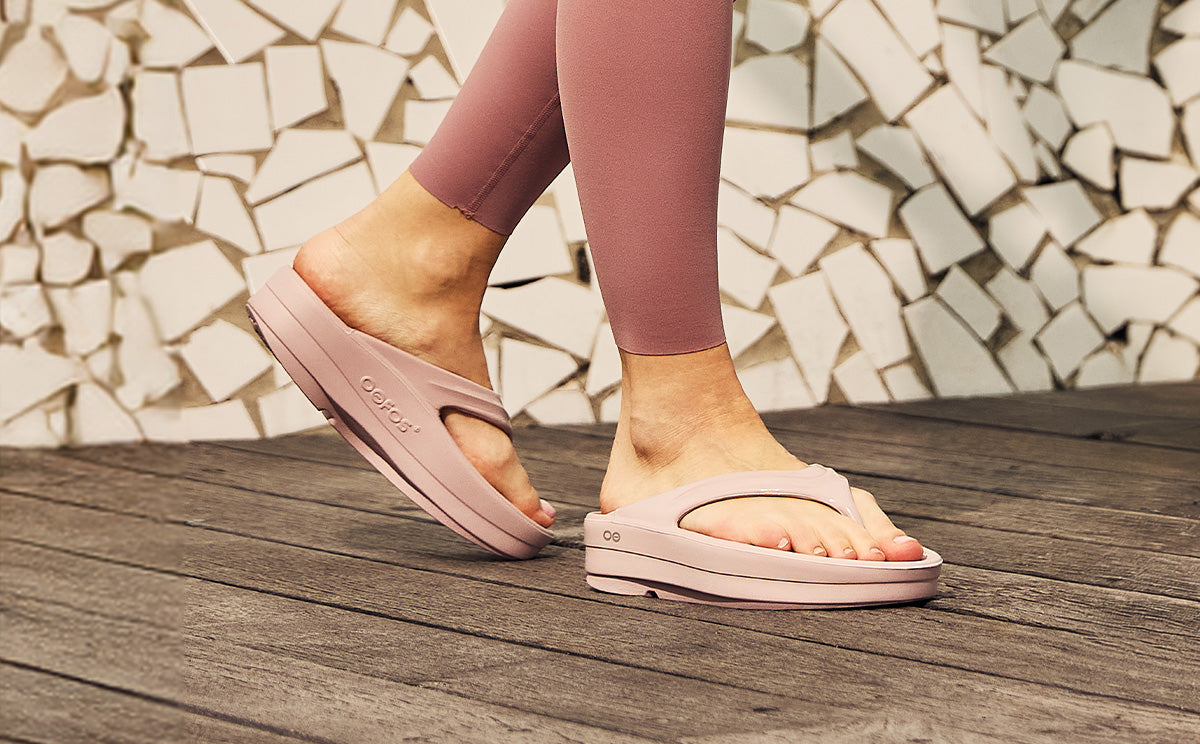 Women's OOFOS OOmega OOlala Sandal - Sneakerology